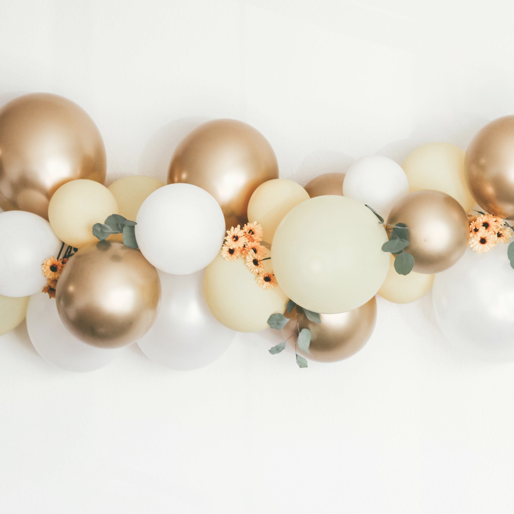 Balloon Garland DIY - Calli & Oak